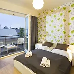 New Town - Apple Apartamento *