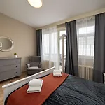 New Town - Apple Apartamento *