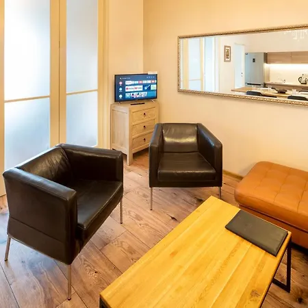 New Town - Apple Apartamento